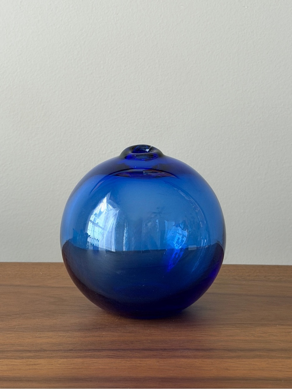 Vintage Cobalt Blue Hand Blown Art Glass Orb Globe Bud Vase 4”